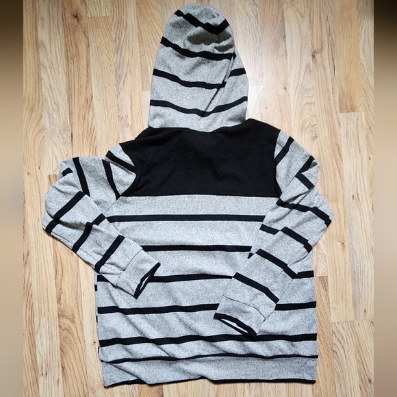 Kaileigh Soft Striped Gray and Black Hoodie Size XL - Picture 2 of 4